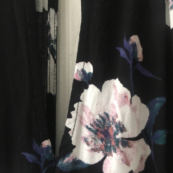 Kendall & Kylie Black Floral Open Back Romper - Picture 6 of 8